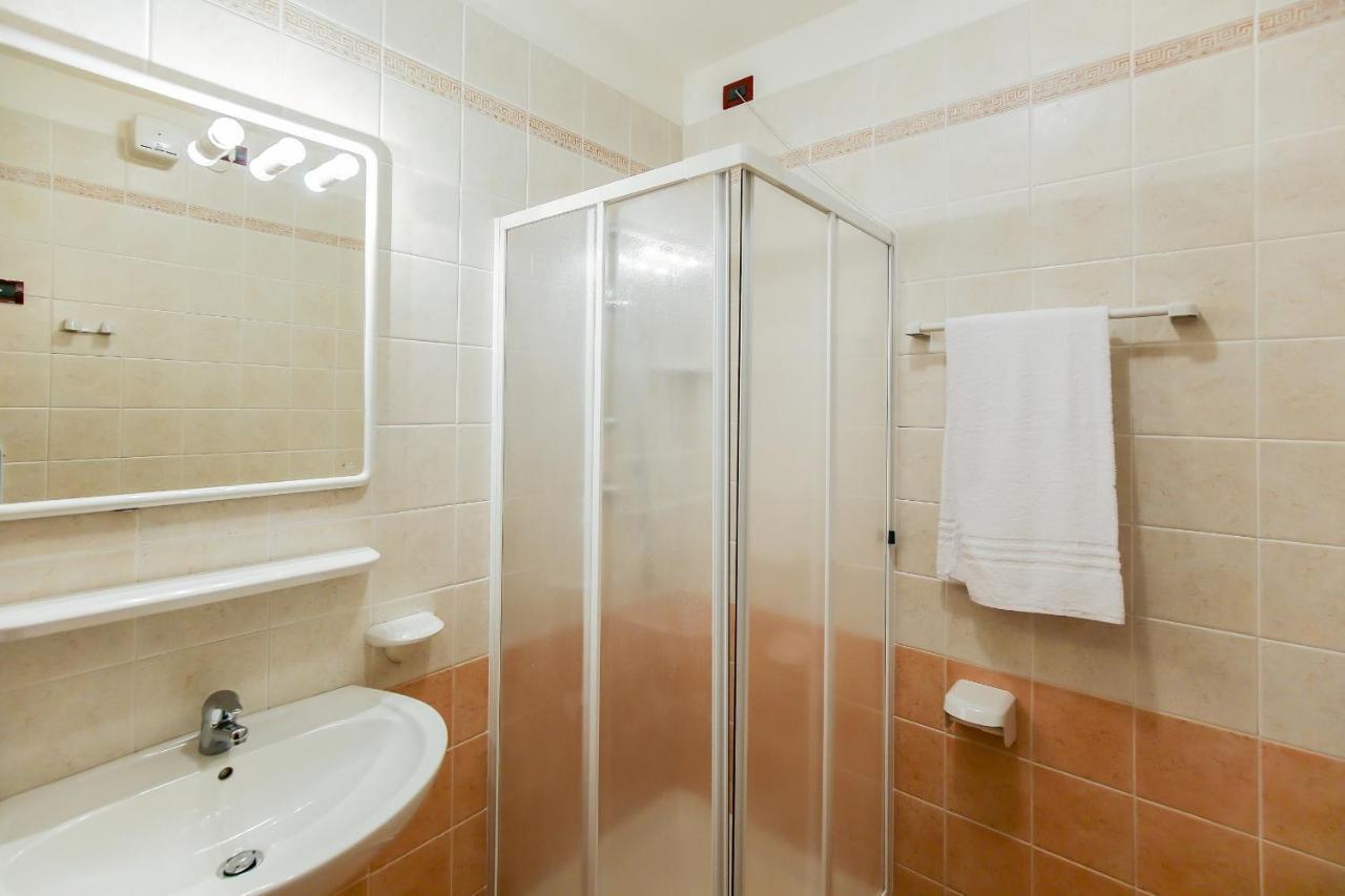 Ginepri Lido Altanea Apartment กาออร์เล ภายนอก รูปภาพ